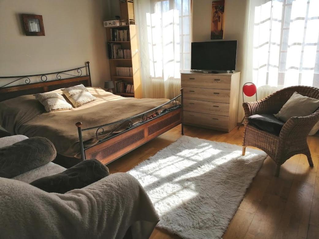 Chambres D'Hotes Chez Pierrot Et Flo Vugelles-La Mothe Luaran gambar